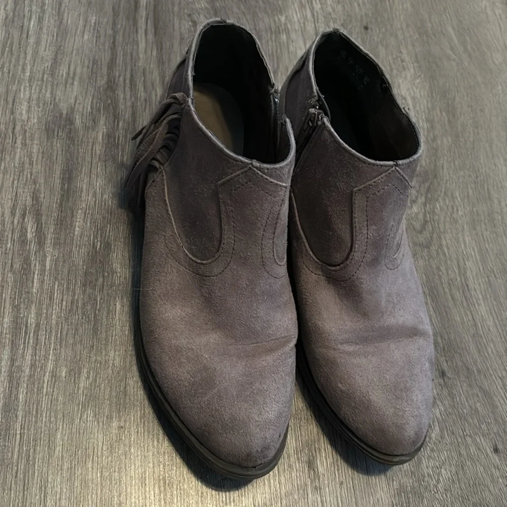 Carlos Santana fringe booties size 7